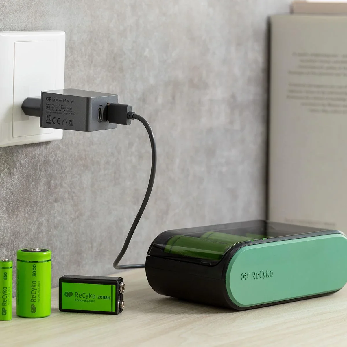 USB Universalladegerät für alle gängigen NiMH Akkus - 10