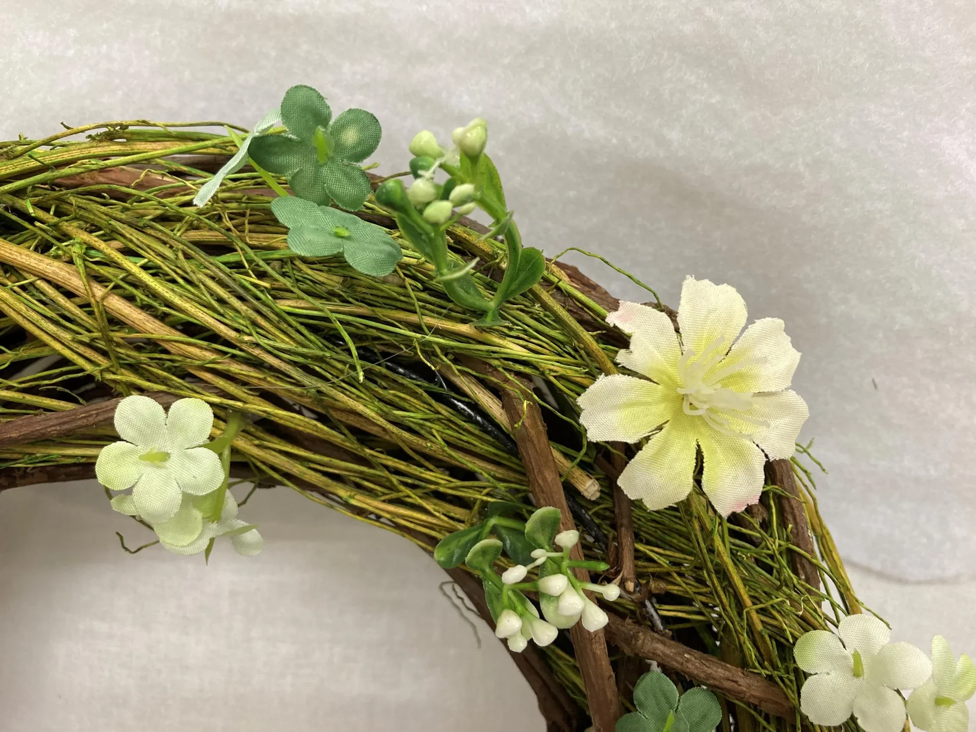Türkranz Frühling aus Reisig verziert mit künstlichen Blumen - 0
