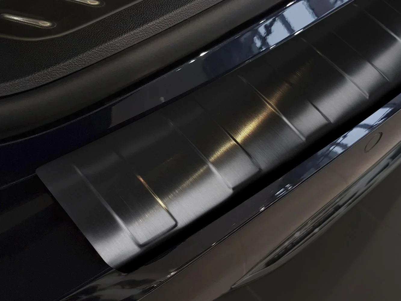 Ladekantenschutz Edelstahl graphite / black für BMW Serie 5 G31 Touring, Baujahr 2017> - 0