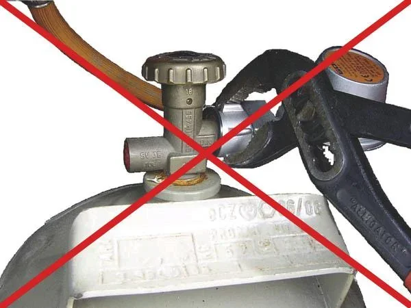 Universal Gasarmaturenschlüssel - 1