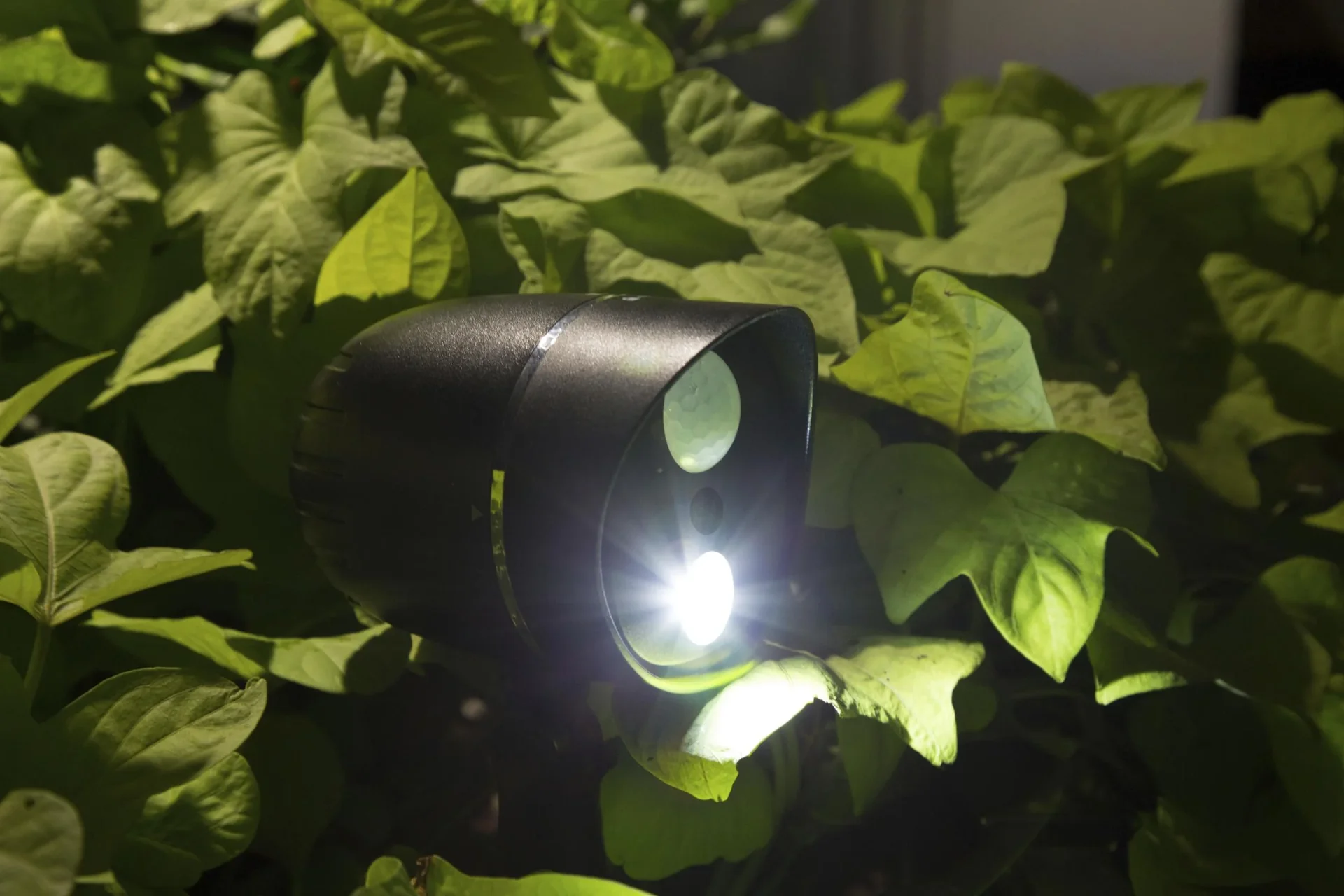 HD Außenkamera mit LED Leuchte und Bewegungserkennung - schwarz - 0