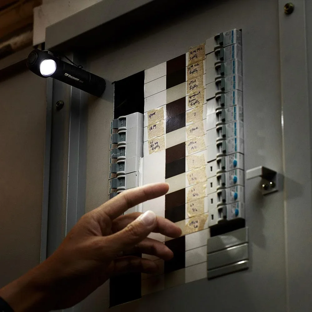 DISCOVERY Akku 2in1 Stirnleuchte und Taschenlampe mit Magnetbefestigung und 600 Lumen, IPX4 - 7