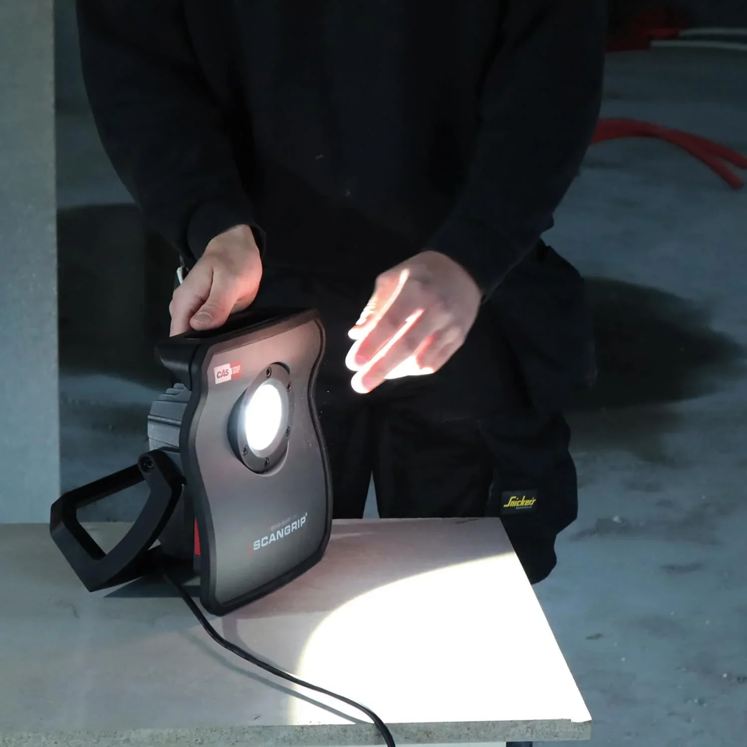 Handflutlichtstrahler NOVA 4 CAS + 12V 4Ah Akku, SC30 Ladegerät mit abnehmbarem Diffuser - 3