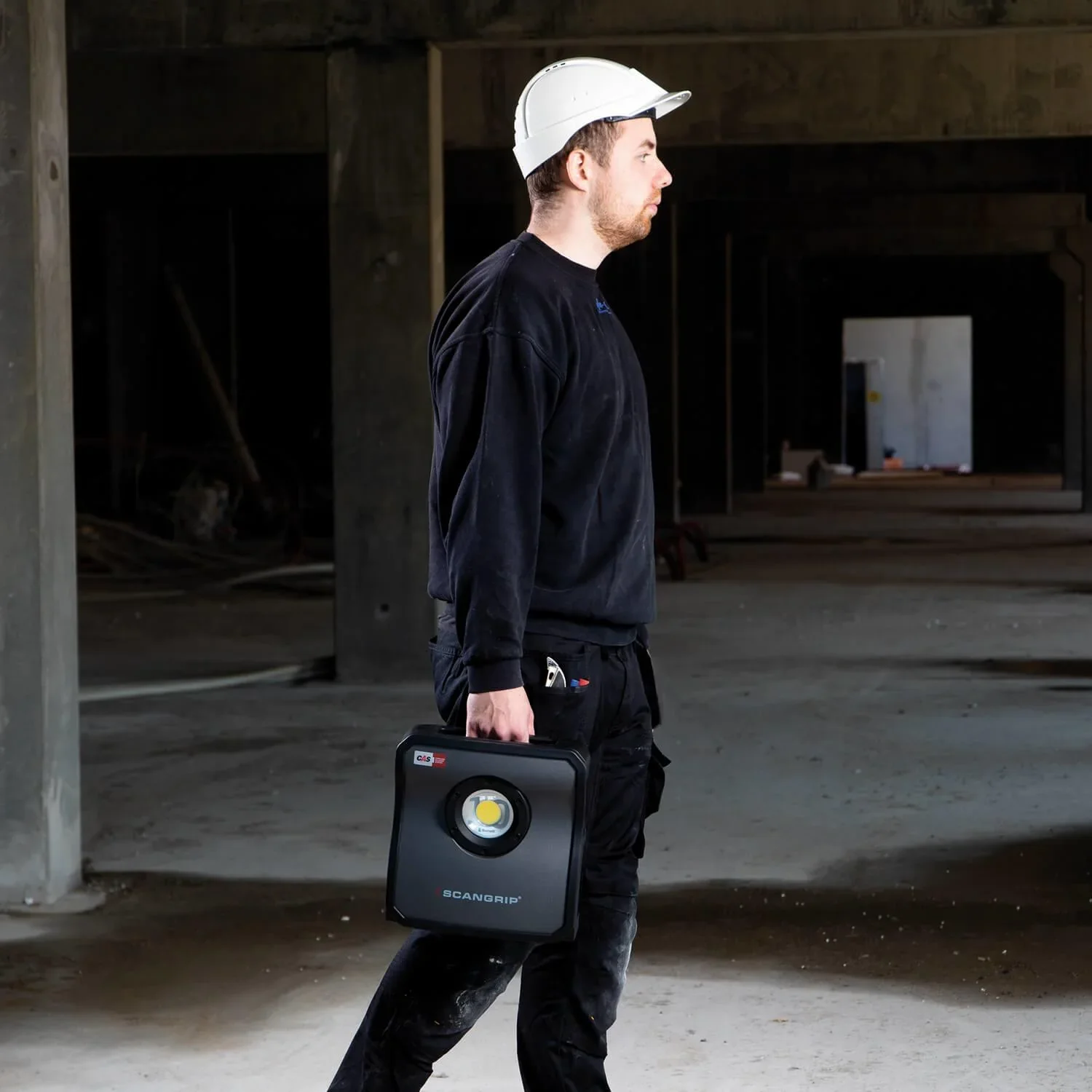 Handflutlichtstrahler NOVA 4 CAS + 12V 4Ah Akku, SC30 Ladegerät mit abnehmbarem Diffuser - 4