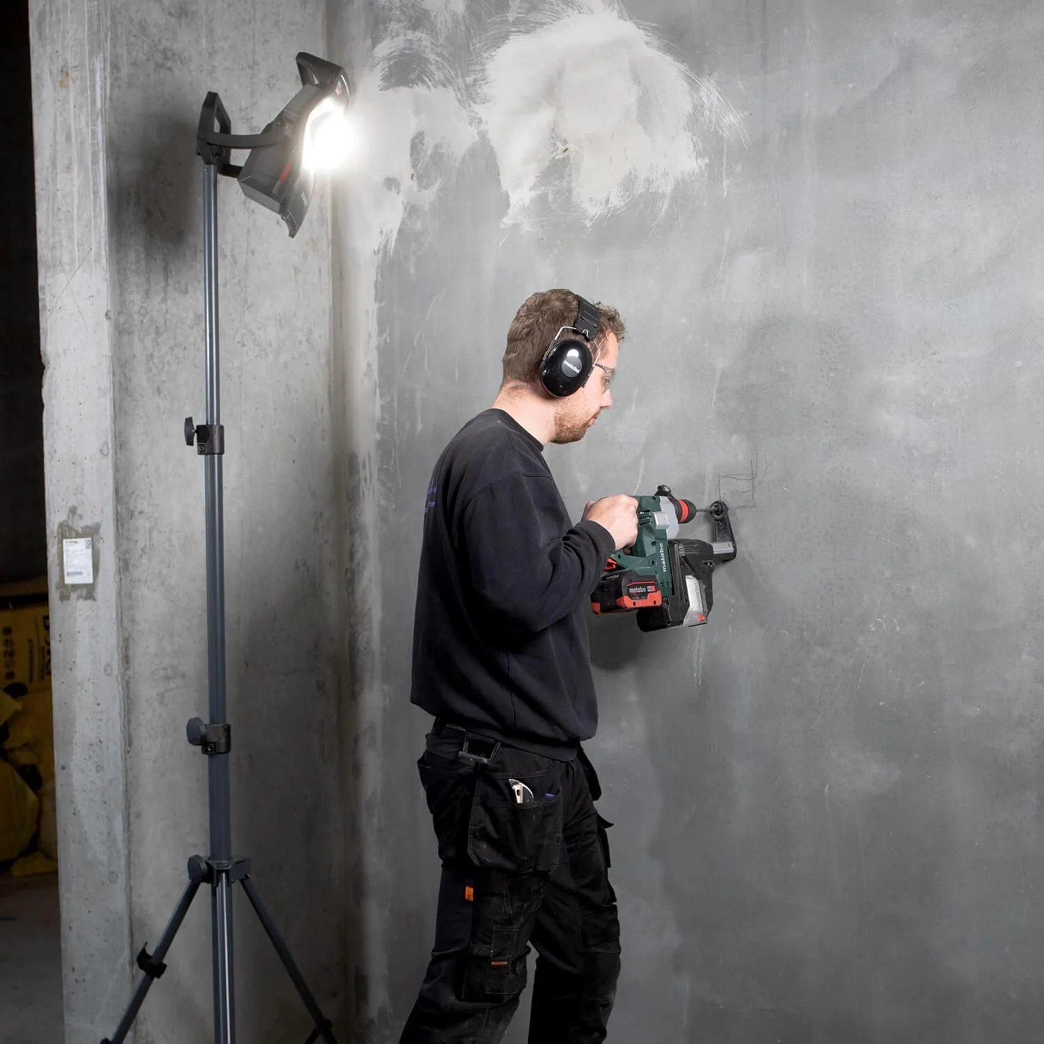 Handflutlichtstrahler NOVA 4 CAS + 12V 4Ah Akku, SC30 Ladegerät mit abnehmbarem Diffuser - 7