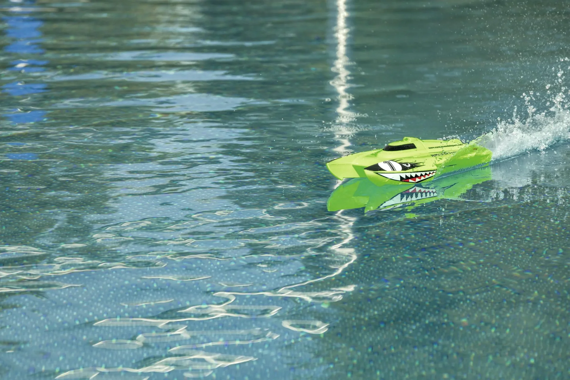 Race Shark FD 2.4G - 0