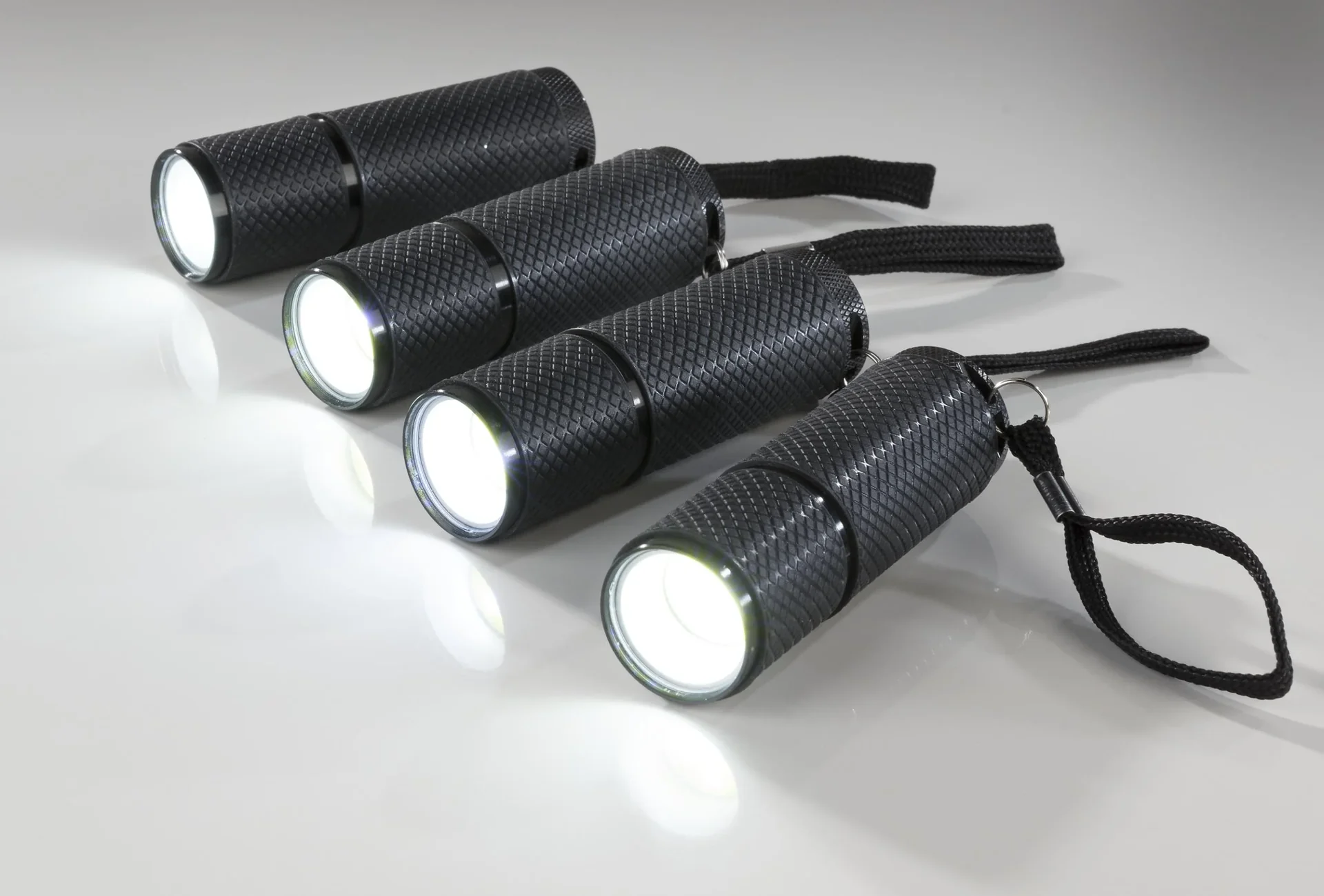 Taschenlampen mit rutschfester Gummierung inklusive Batterien - 4er Set - 2