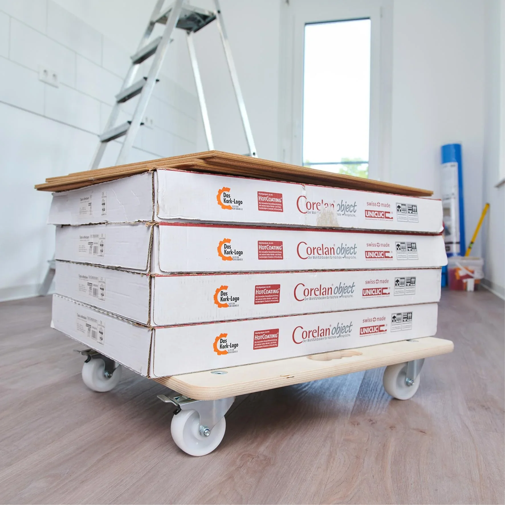 Transporthilfe MM 1116, 59 x 49 x 11 cm, harte Rollen Ø 75 mm, Rollenlager, 2 Bremsen, Multiplex FSC®, Tragkraft 250 kg - 4