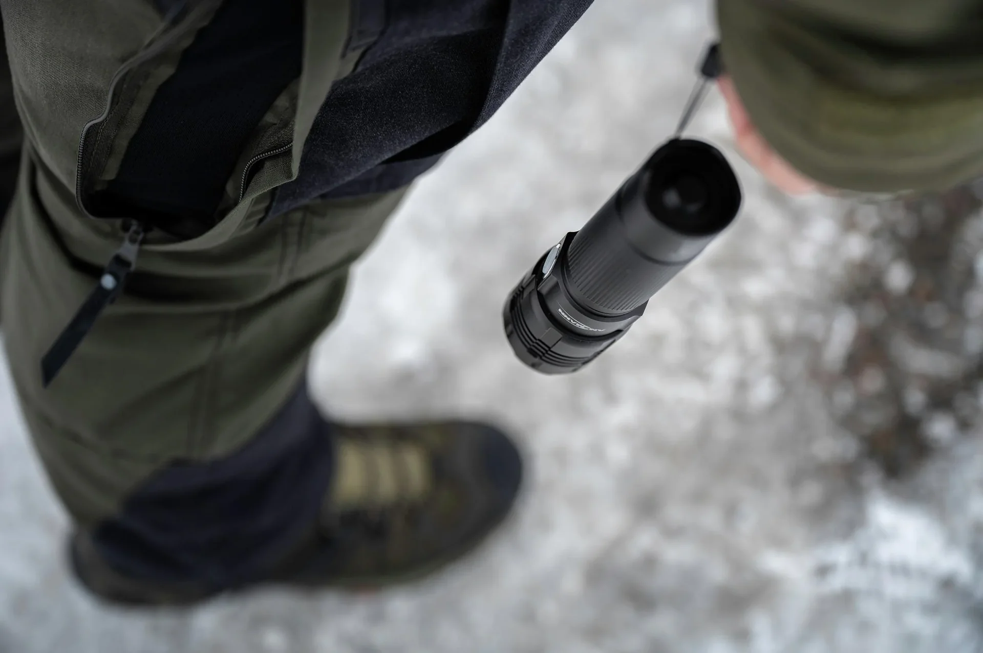 Professionelle LED-Metalltaschenlampe mit 3x10W Hochleistungs-LEDs sowie einer Speziallinse, wiederaufladbar - 8