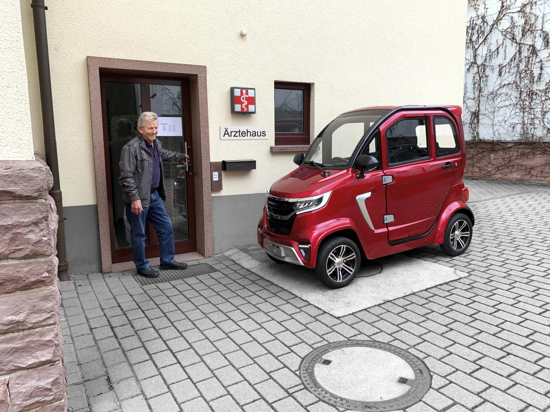 4-Rad E-Kabinenfahrzeug eLazzy Premium 45 km/h rot, mit kostenloser Vor-Ort-Einweisung - 10