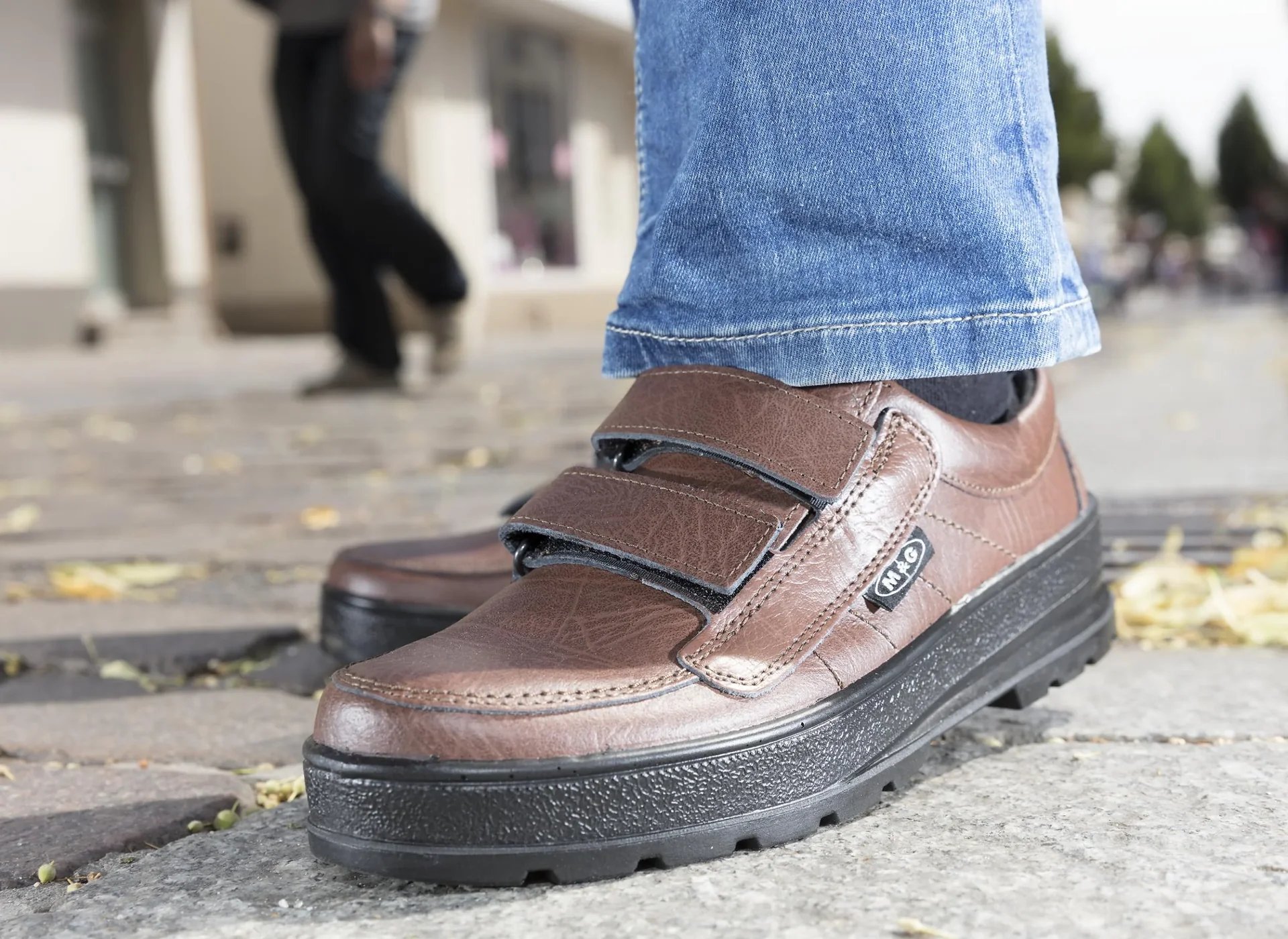 Freizeit- u. Wanderschuh mit Klettverschluss, Farbe braun, Gr. 40 - 2
