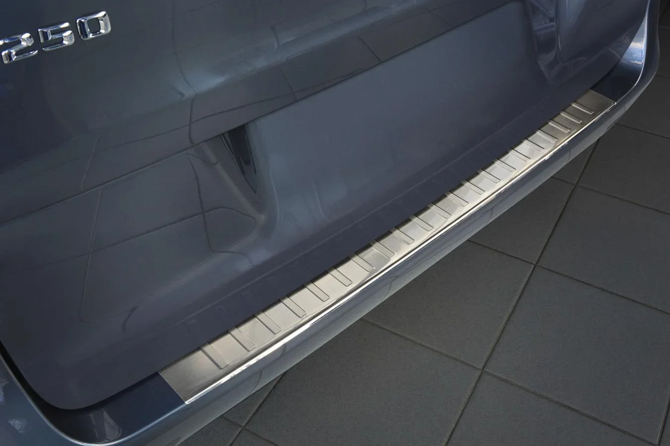 Ladekantenschutz Mercedes V / Vito W447 Baujahr 2014- / Edelstahl - 1