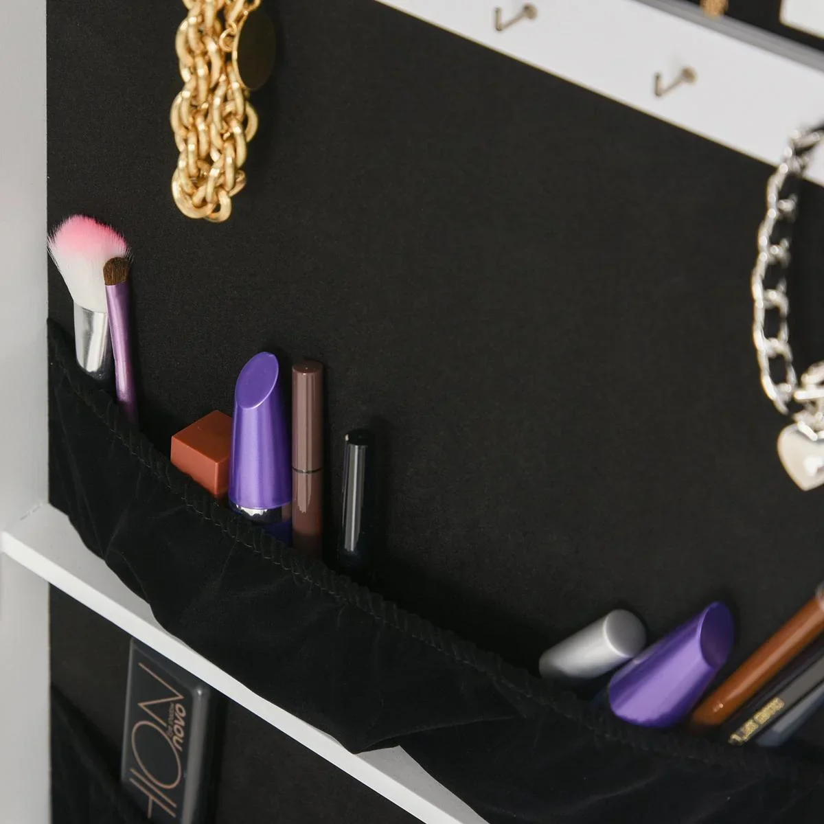 Spiegel mit Beleuchtung und Schmuckschrank - 1