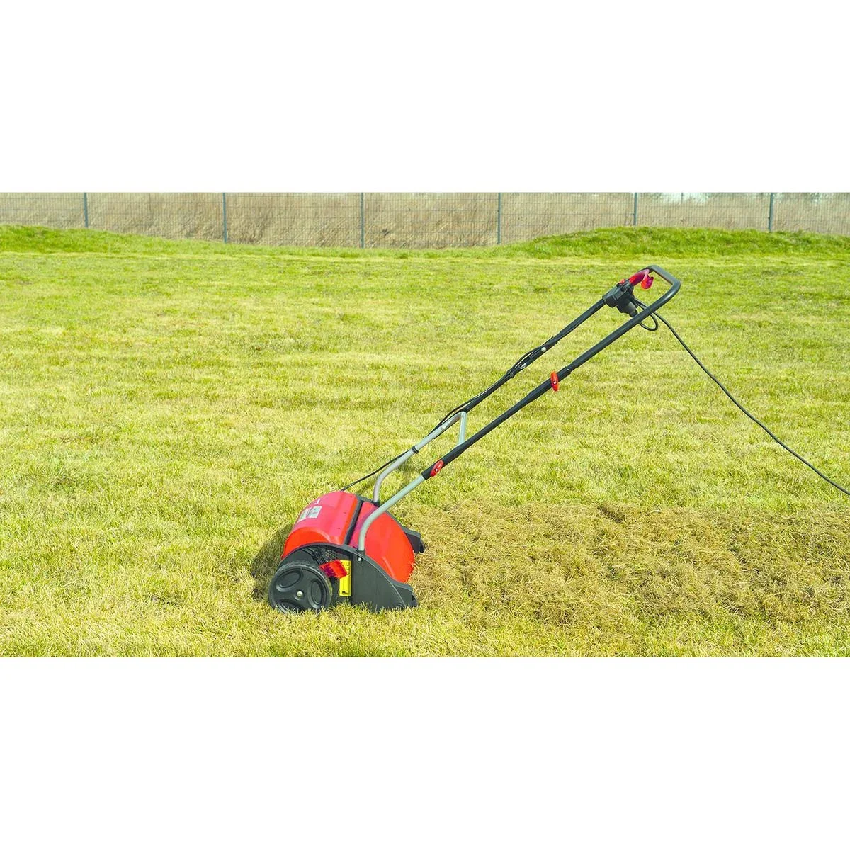 Elektro-Vertikutierer inkl. zusätzlicher Vertikutierwalze - 1200W - 31 cm Arbeitsbreite - 19-fache Tiefeneinstellung - 2