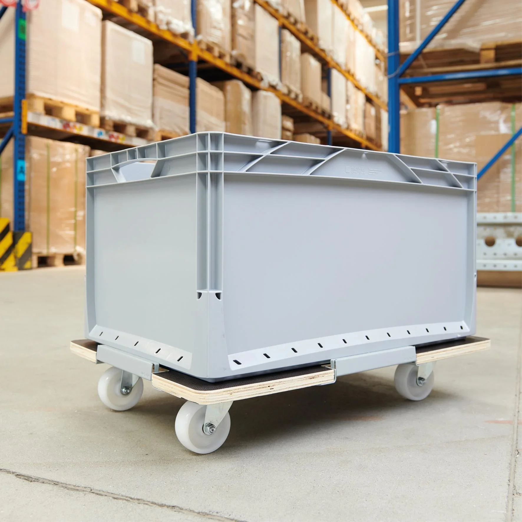 Transporthilfe MM 1381, 63 x 43 x 11 cm, harte Rollen Ø 75 mm, Rollenlager, Sicherung, Platte FSC®, Tragkraft 250 kg - 0