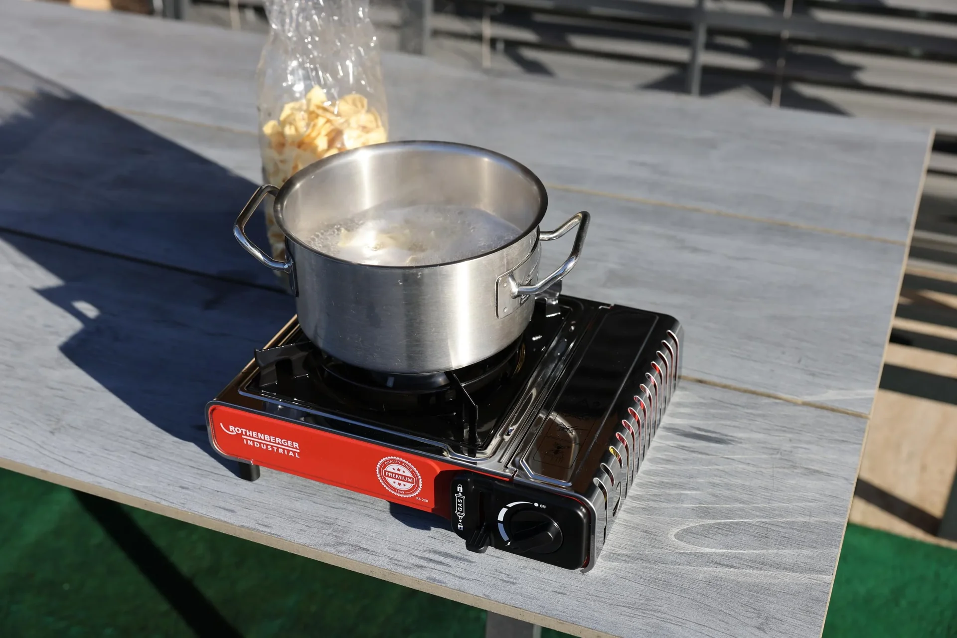 Kompakter Gas-Tischkocher Premium RS 220 mit integriertem Kartuschenfach - 7