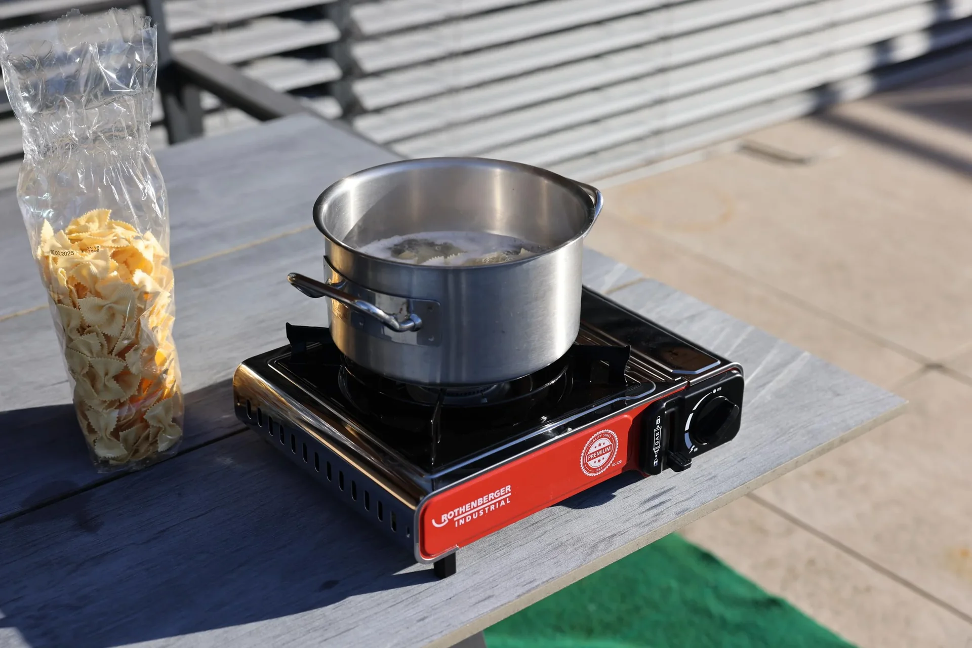 Kompakter Gas-Tischkocher Premium RS 220 mit integriertem Kartuschenfach - 8