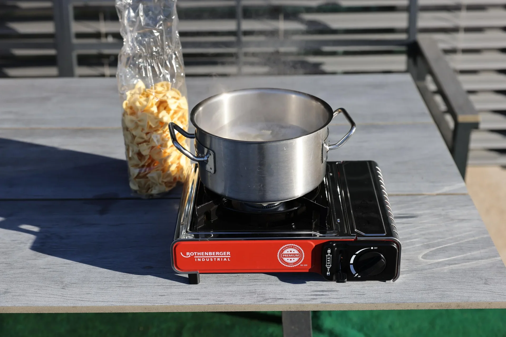 Kompakter Gas-Tischkocher Premium RS 220 mit integriertem Kartuschenfach - 9