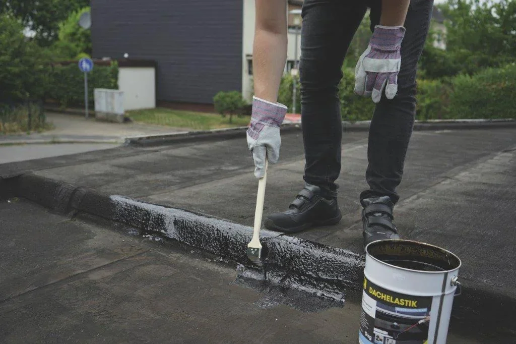 Dachelastik (Flüssigabdichtung), 5 kg Eimer für das Dach - 1