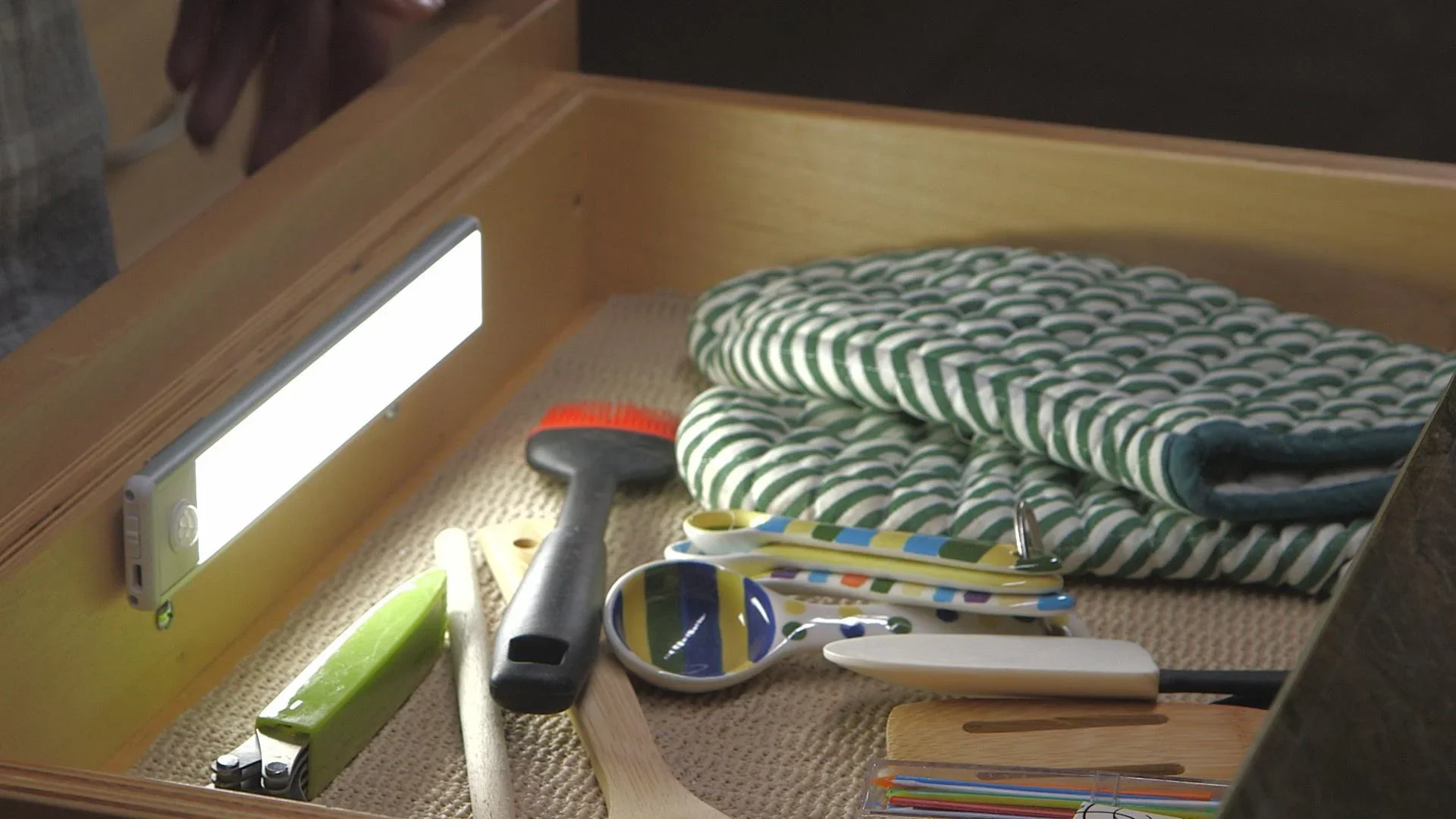 HandyLUX Slim Bright - Magnetische Power-Leiste mit Bewegungsmelder - 1