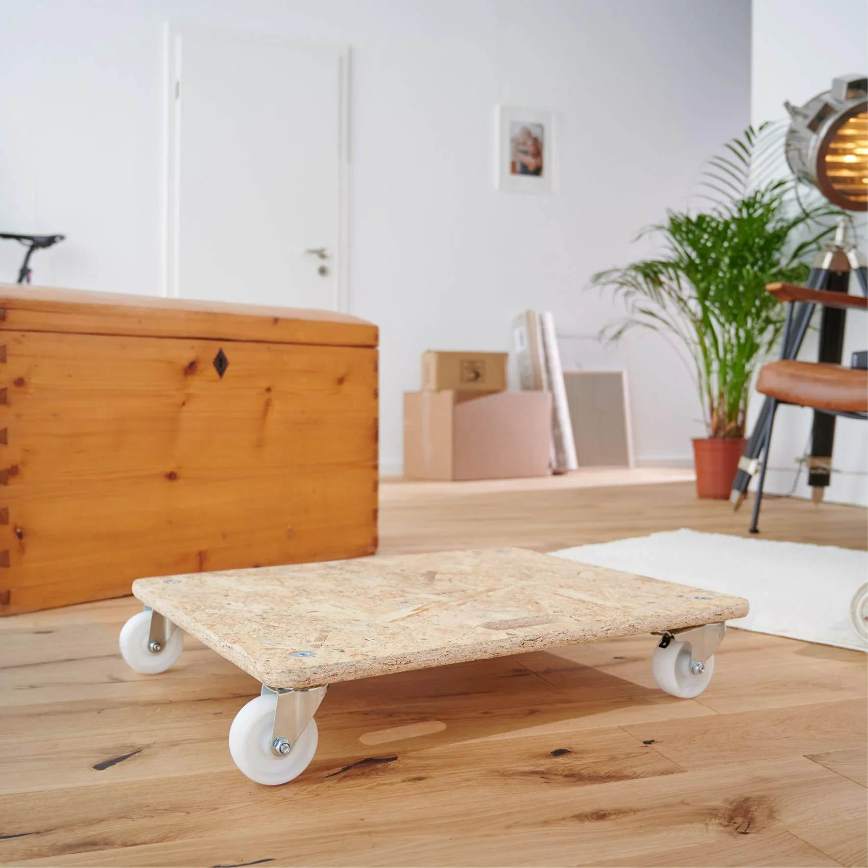 Transporthilfe MM 1172, 59 x 49 x 11 cm, harte Rollen Ø 75 mm, Rollenlager, OSB Platte, CO2-neutral, Tragkraft 250 kg - 5