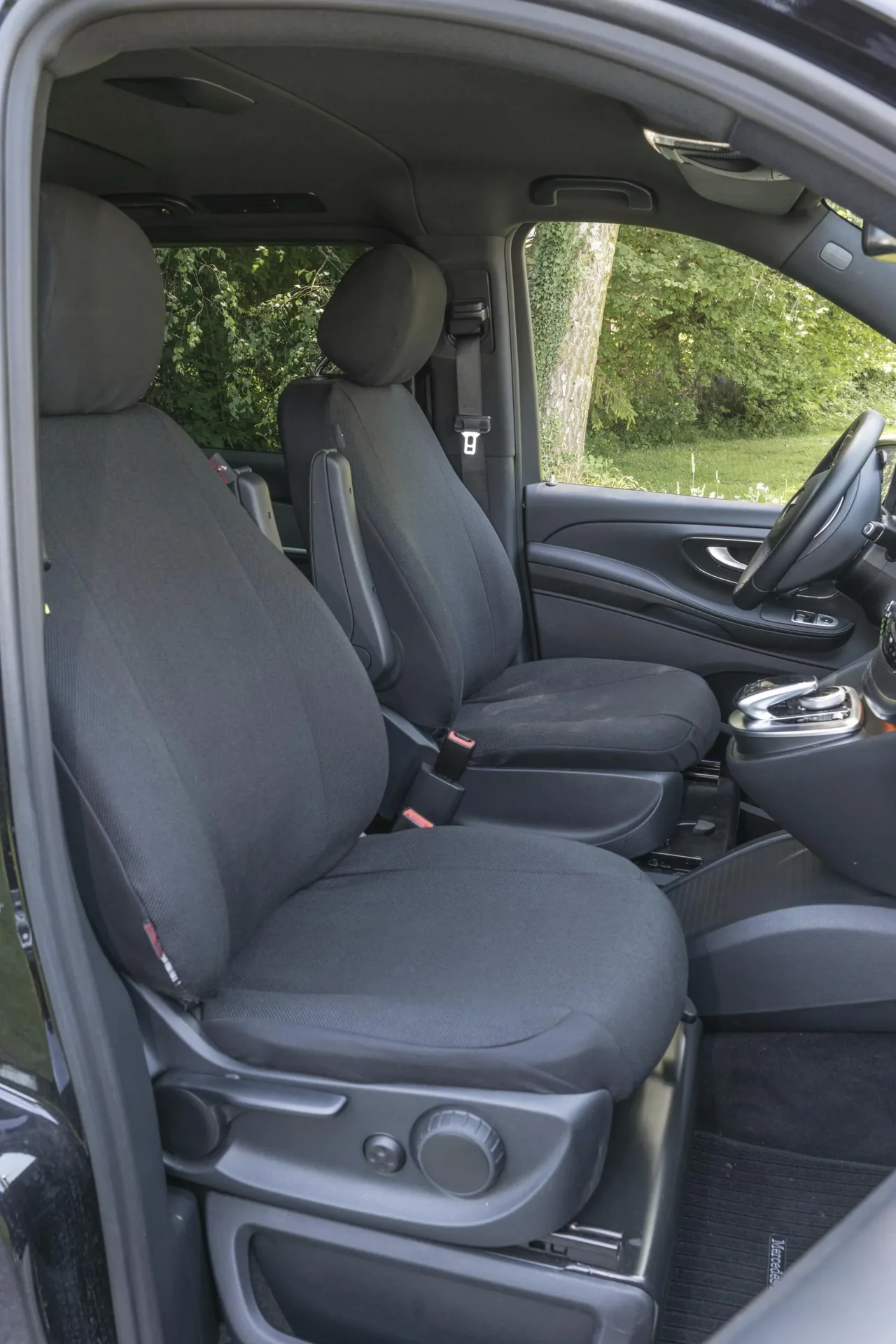 Passform Sitzbezüge Mercedes V-Klasse 477 für Einzelsitz Fahrer mit Armlehne innen aus Stoff ab BJ 06/2014 - heute - 0