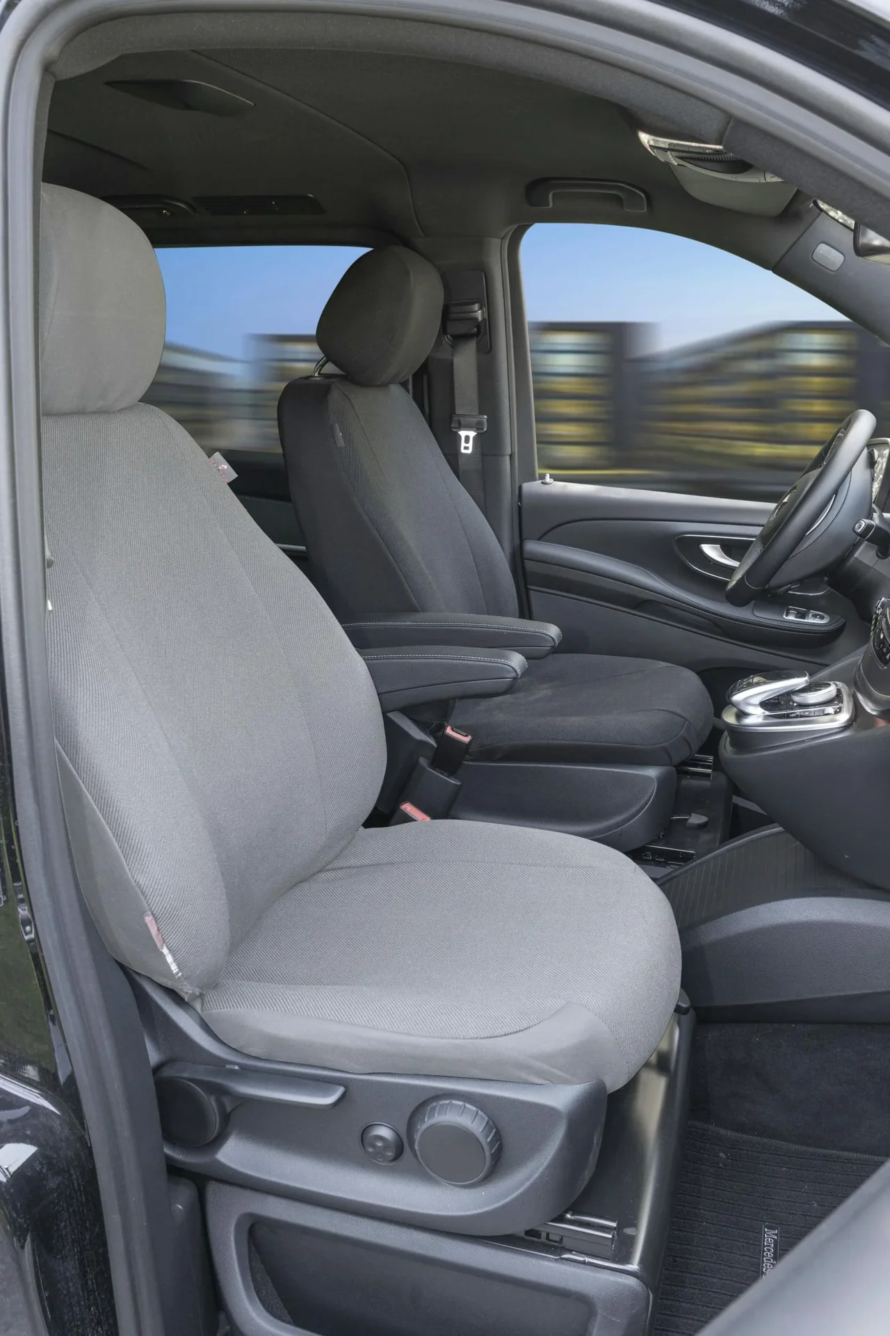 Passform Sitzbezüge Mercedes V-Klasse 477 für Einzelsitz Fahrer mit Armlehne innen aus Stoff ab BJ 06/2014 - heute - 2