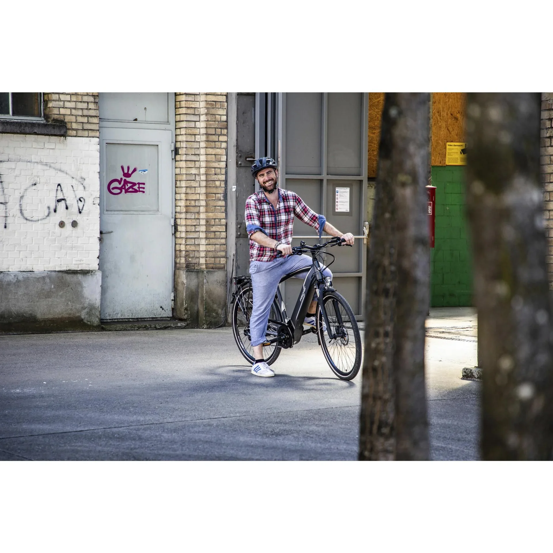 Herren E-Bike Trekking, 28 Zoll, Rahmengröße 55cm, 10-Gang Kettenschaltung, graphit metallic matt, VIATOR 6.0i - 5