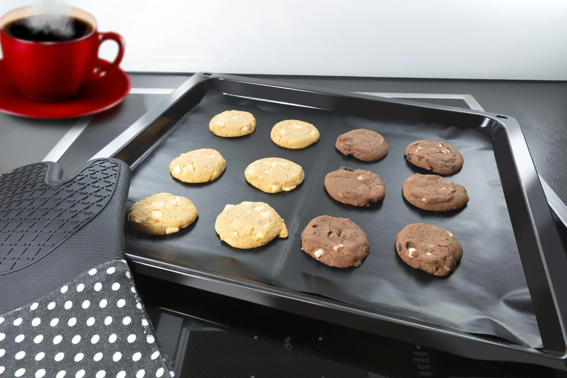 3-tlg. Sparset: Ausziehbares Backblech+2 Stück Dauerbackfolien - 3