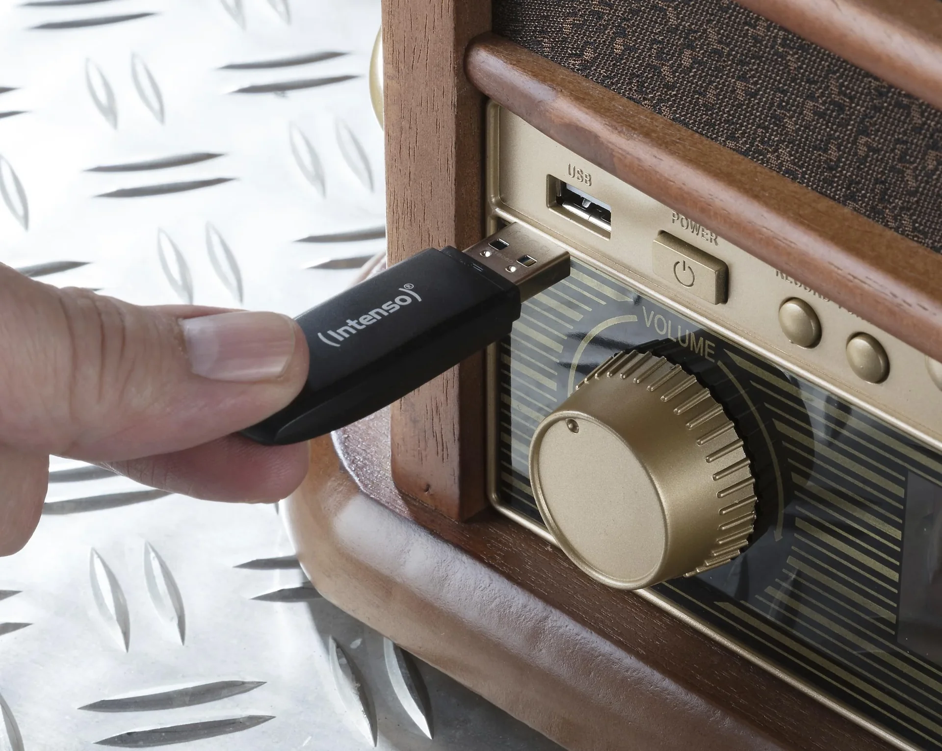 Retro Plattenspieler mit USB, CD, Radio, Kassette und Lautsprechern - 1