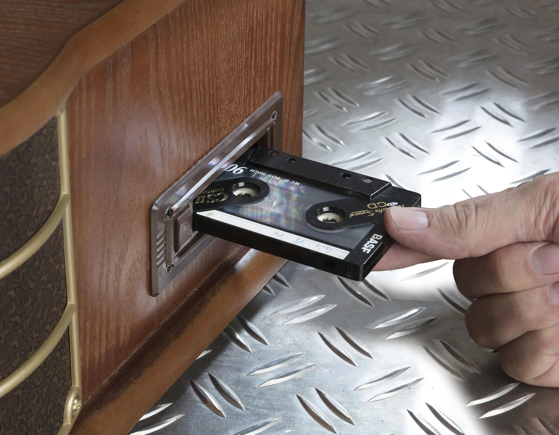 Retro Plattenspieler mit USB, CD, Radio, Kassette und Lautsprechern - 7