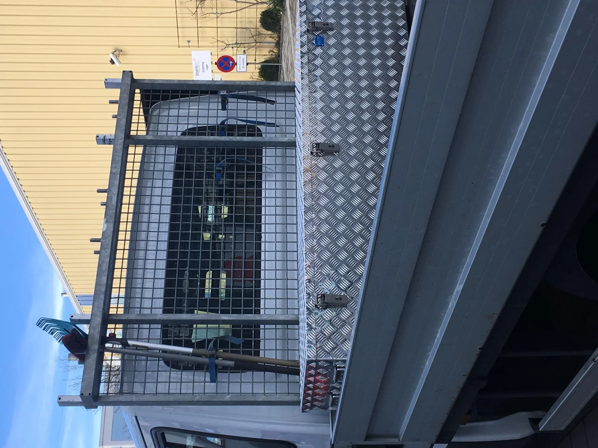 Riffelblechbox EXTREME, 375L - 7