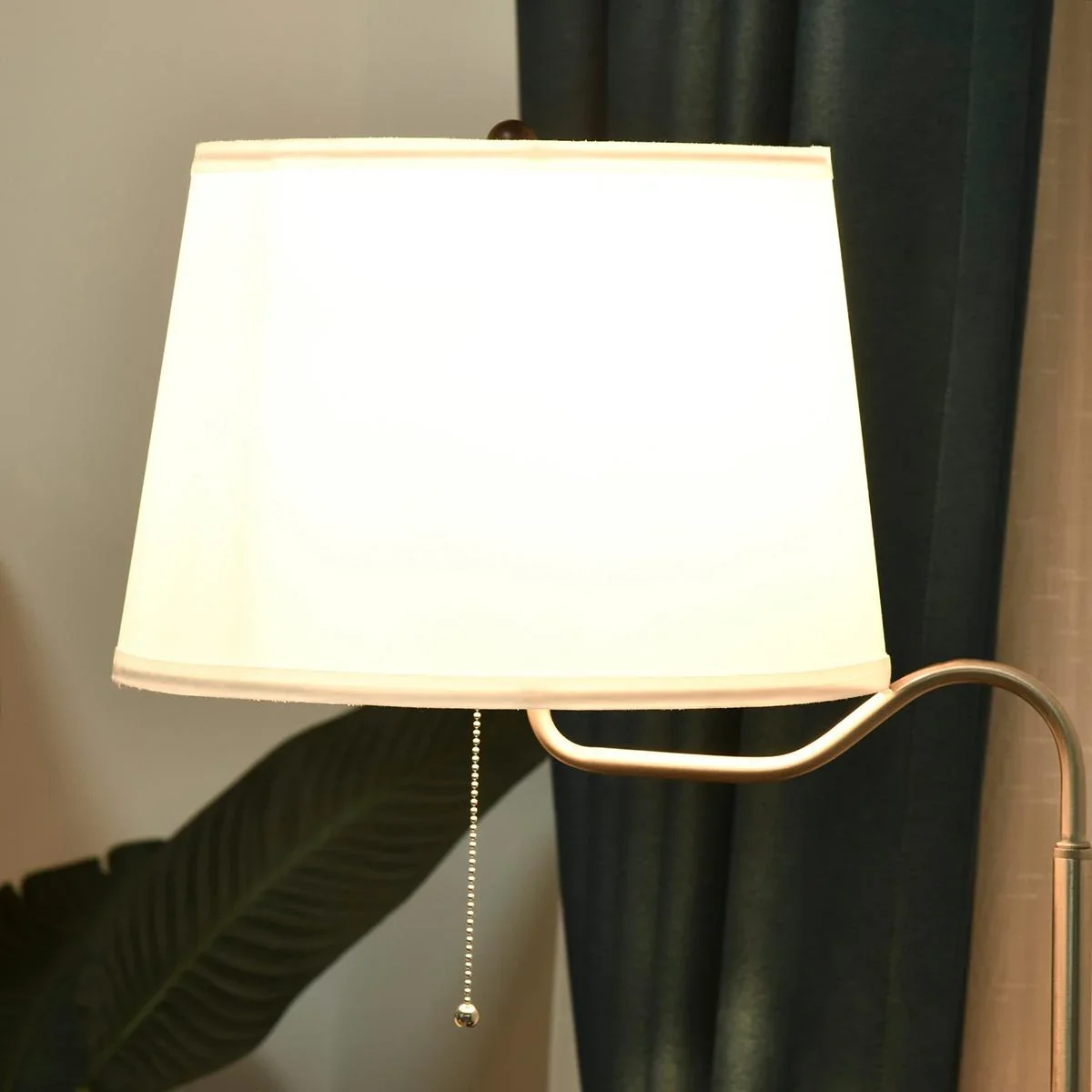 2-in-1 Stehleuchte mit Regal schwarz, weiß - 3