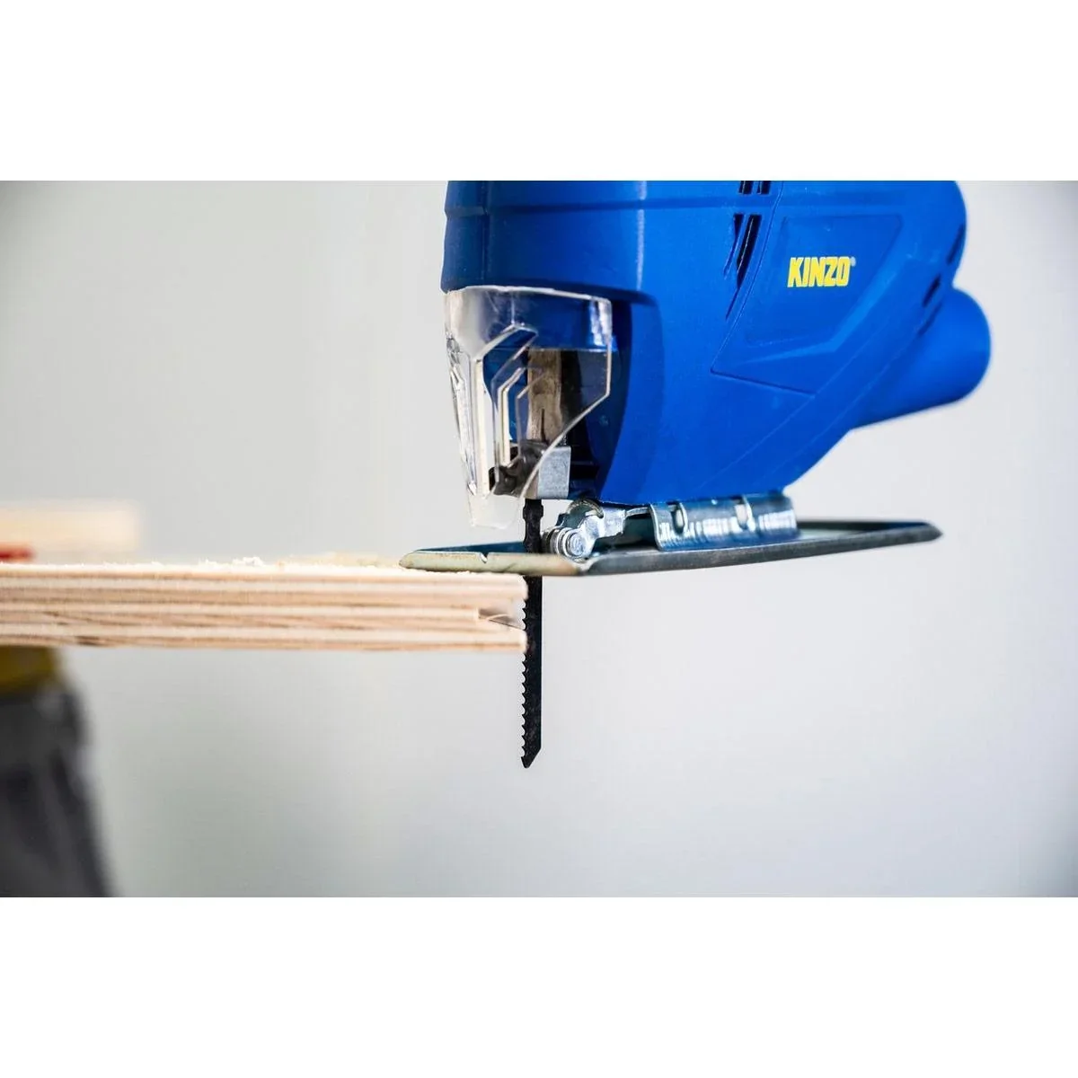 Stichsäge - 230V - 400W - mit Staubabsaugung - Schutzhülle Blatt - Holz bis zu 65 mm - Metall bis zu 6 mm- Blau - 0