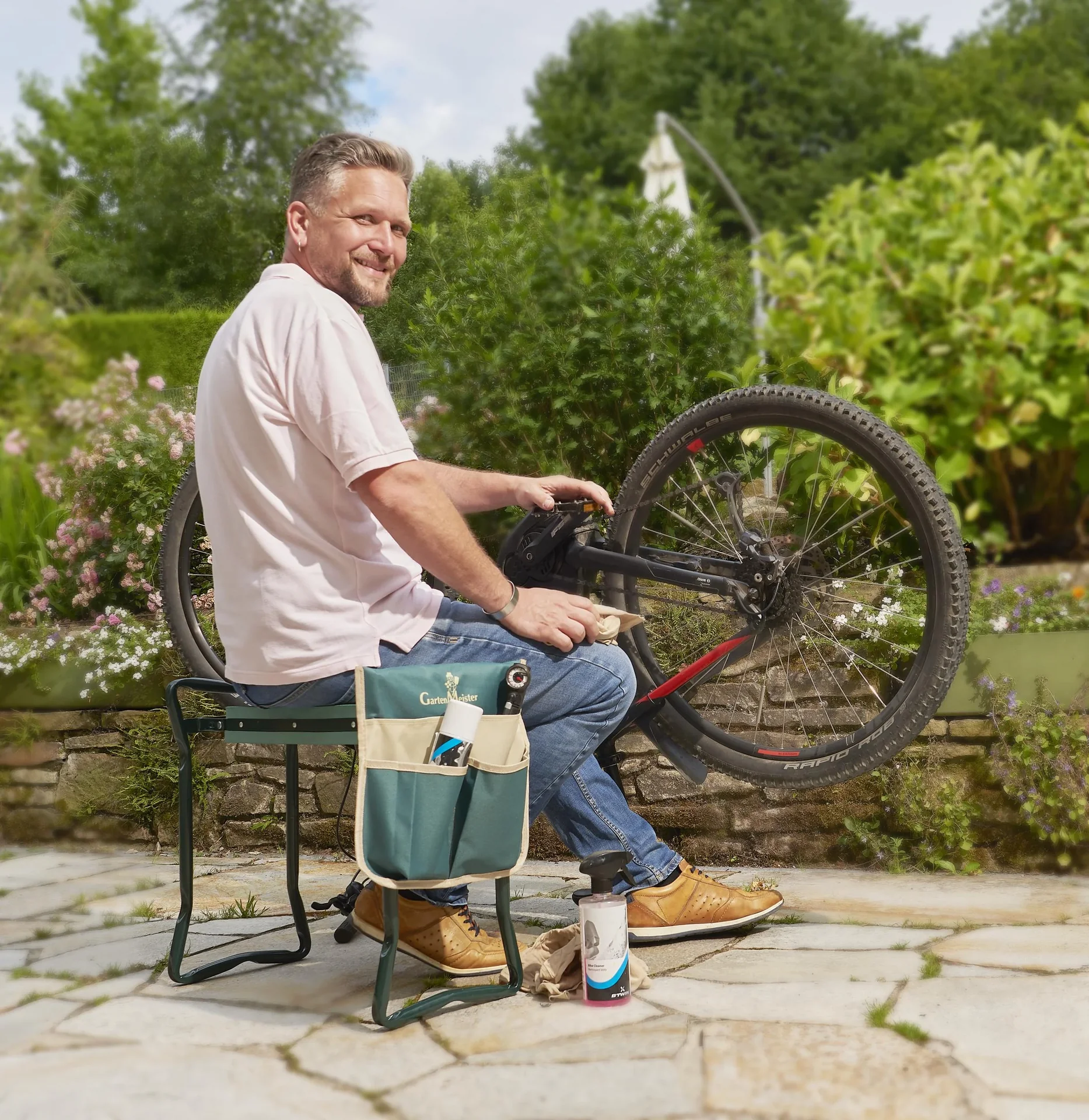 Sitz- und Kniebank 2 in 1 XXL, belastbar bis 150 kg, inklusive Werkzeugtasche - 1
