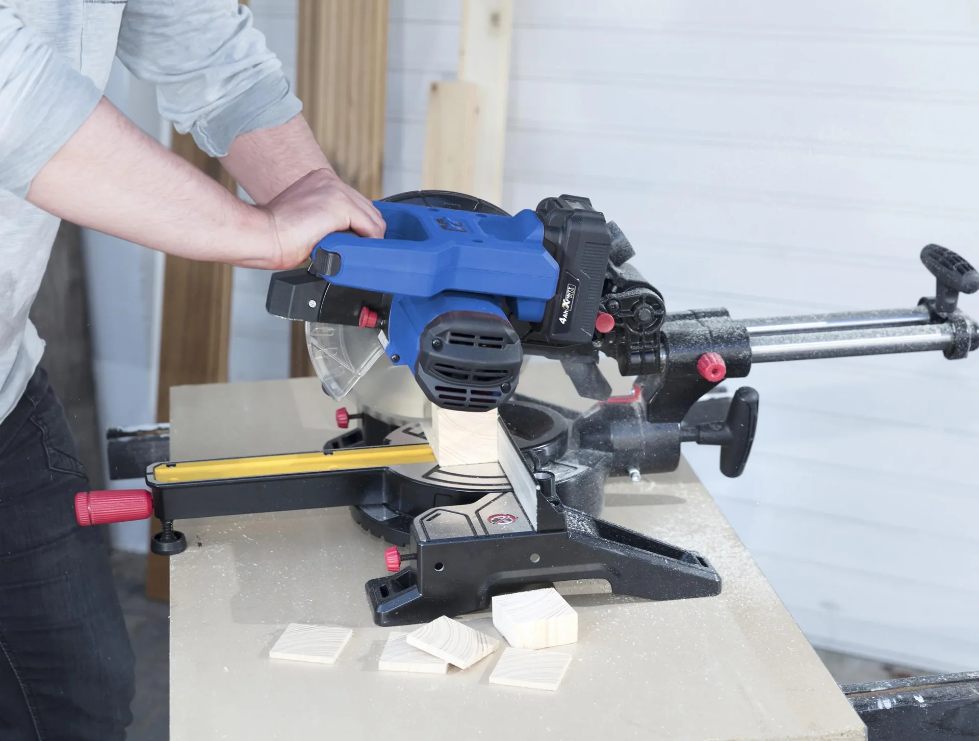 Akku Zug-Kapp-Gehrungssäge 18 Volt Li-Ion AZKGS18 (ohne Akku und Ladegerät) - 4