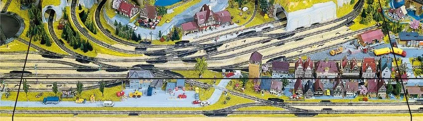 Vorfeld Grundanlage Silvretta - 220 x 40 cm, 4 cm hoch, Spur H0, koloriert und begrast, auf Holzrahmen - 0