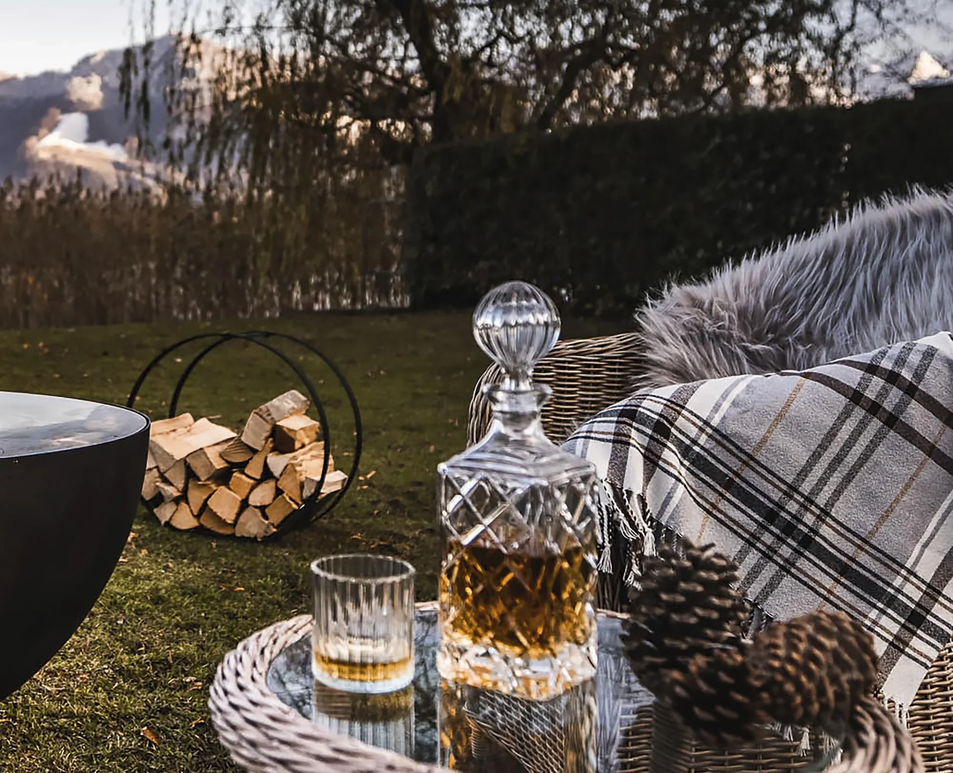 Holzregal - REQ ROUND - 0