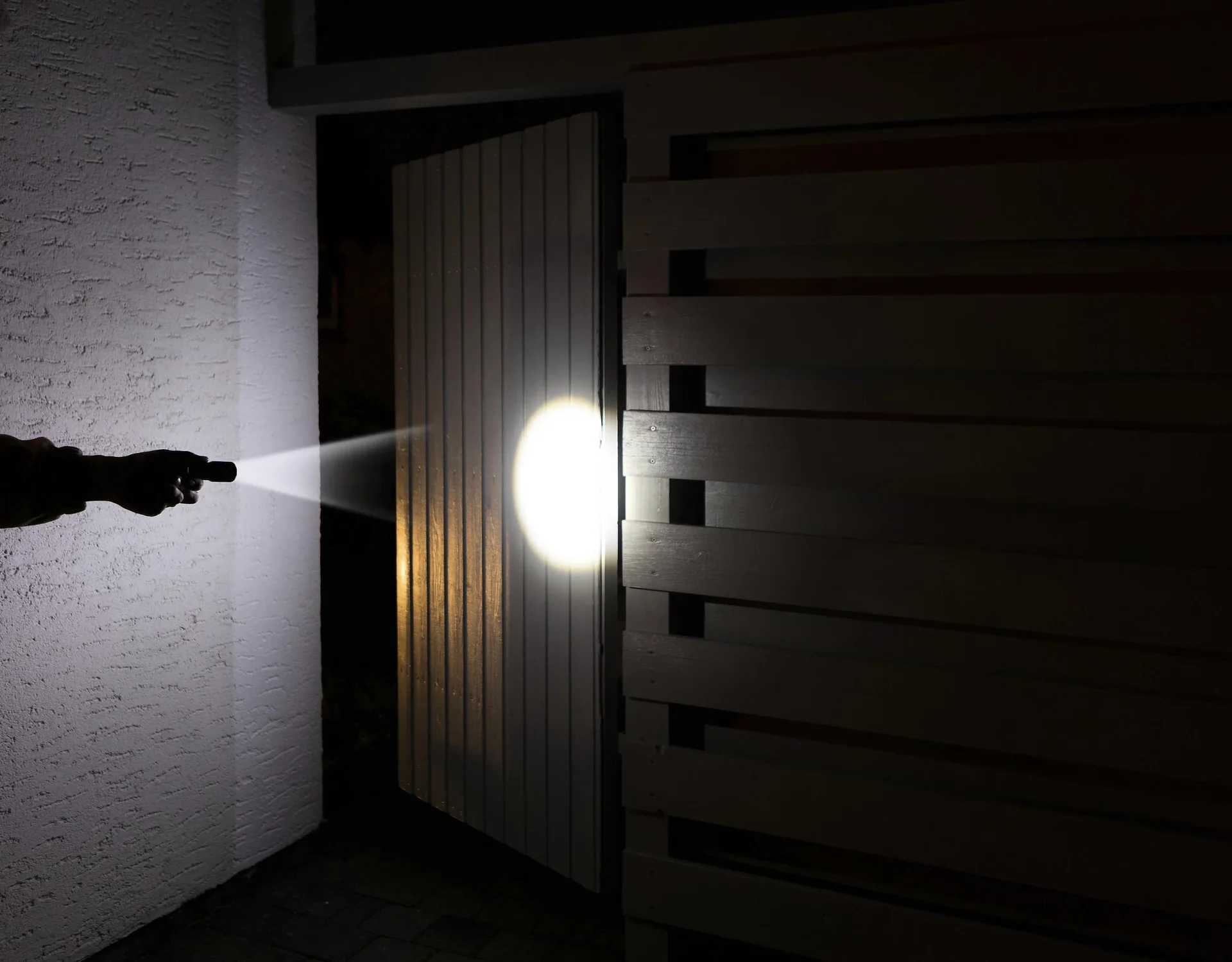 Aluminium Taschenlampe mit Zoom, 5 W Cree LED, spritzwassergeschützt nach IPX4 - 1