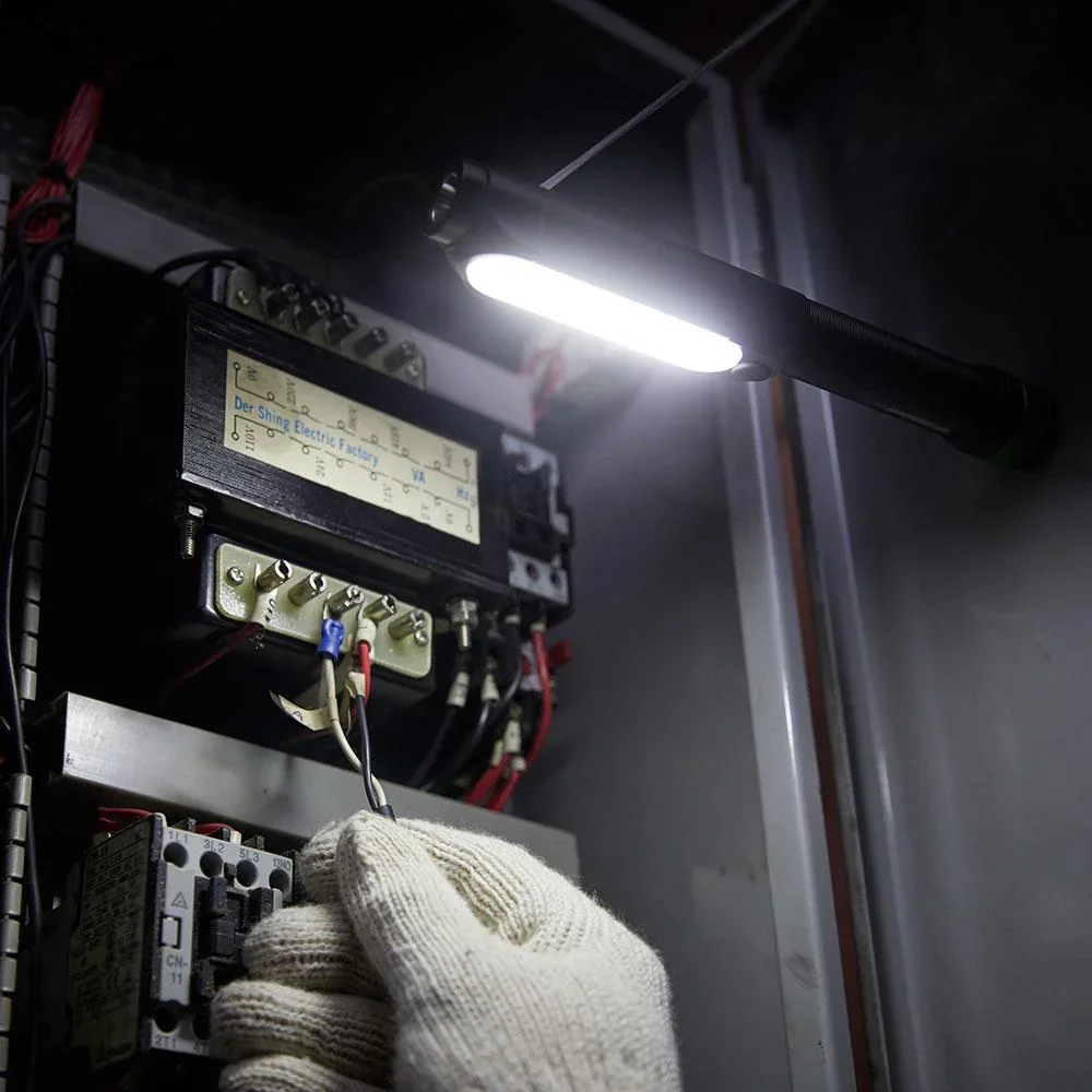 DISCOVERY Clip Arbeitsleuchte mit seitlicher COB Lichtleiste, Magnetbefestigung, 4 Leuchtmodi 550 Lumen, IPX4 - 7