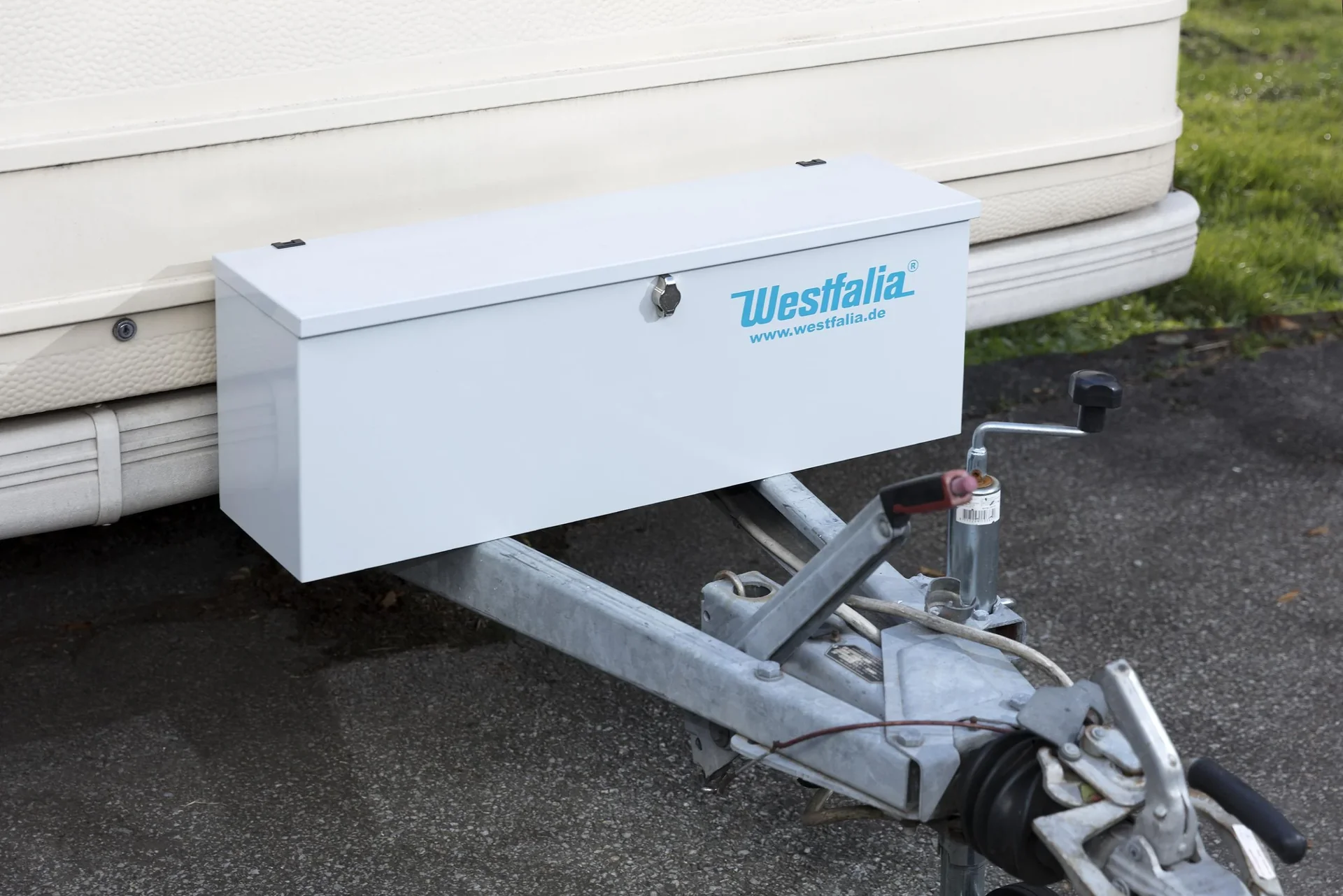Staubox aus Metall mit Schlossvorrichtung - 1