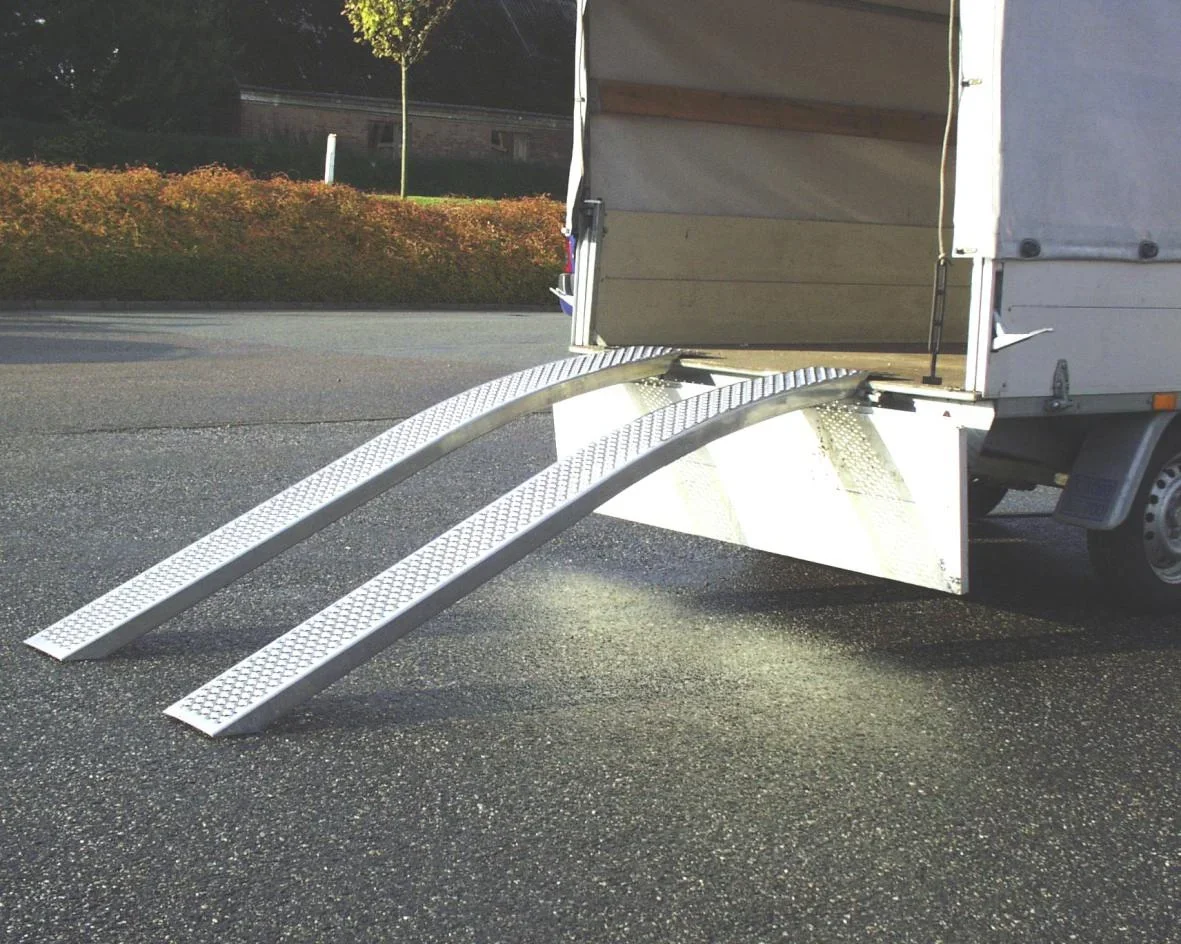 Alu-Auffahr- und Verladerampen, gebogen, 2 Stück - 0
