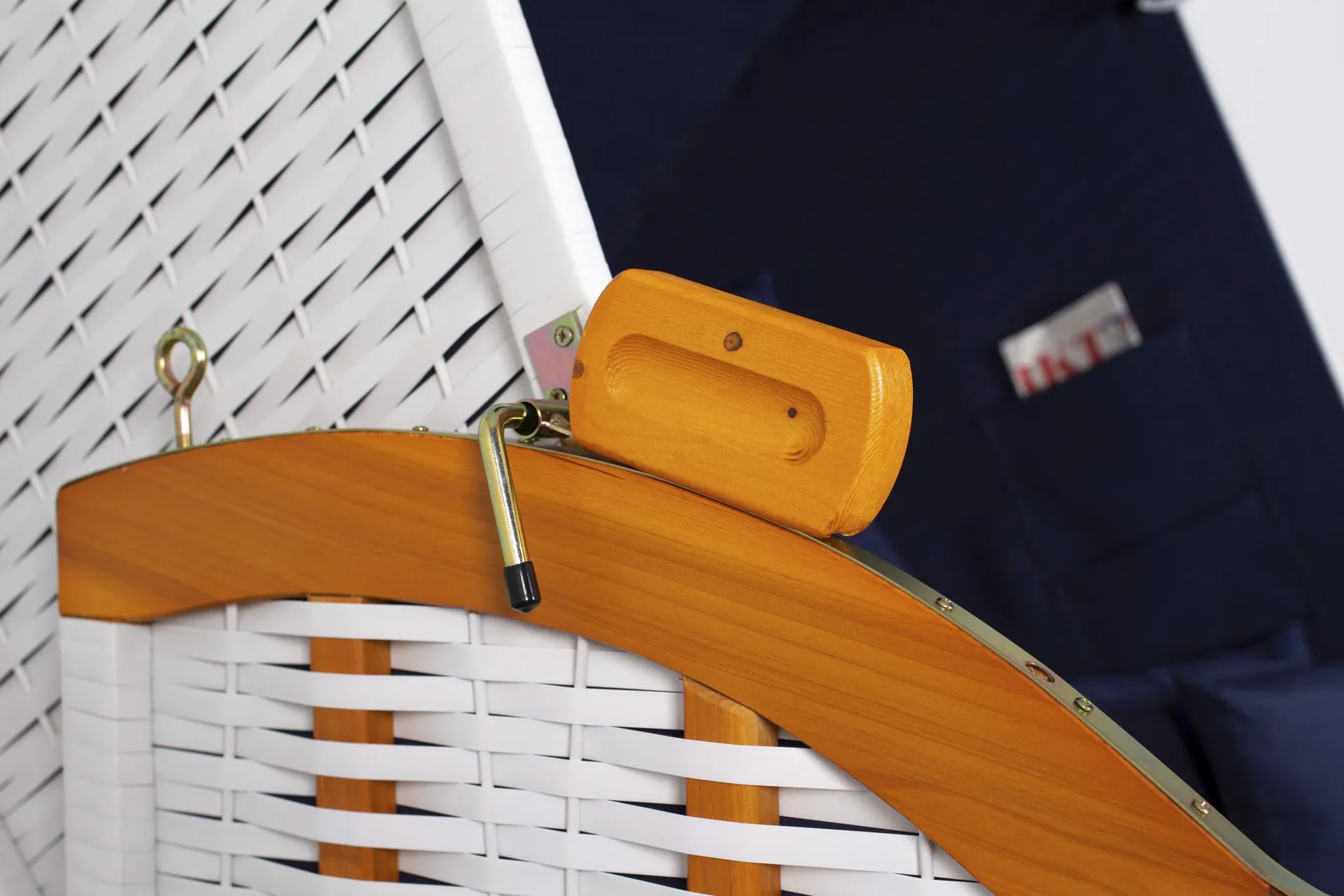 Strandkorb "Ostsee" Uni-Blau Massivholzgestell / wetterfestes Kunstrattan (weiss) - 0