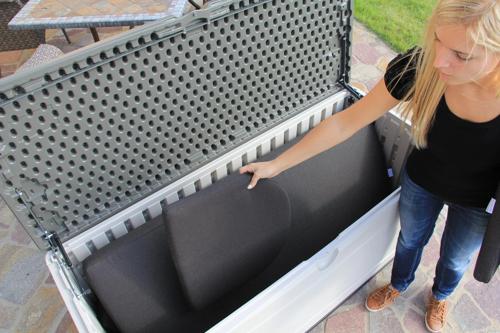 Kunststoff Kissenbox Lichtgrau 495 Liter Volumen - 4