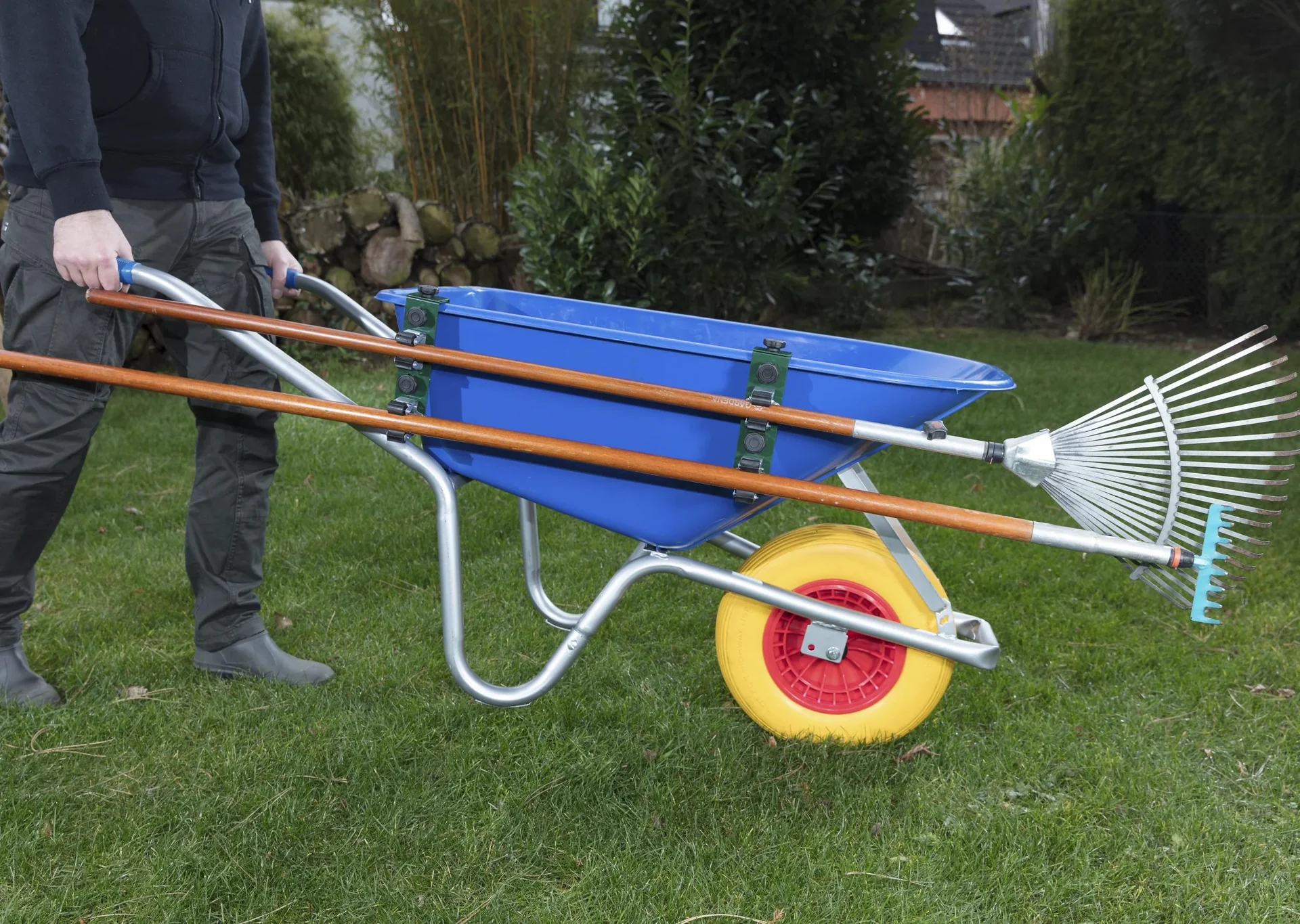 Gartengeräte Schubkarrenhalterung bis max. 50 mm Schubkarrenrandbreite, LxB 190x50 mm, Gewicht 590 g - 0