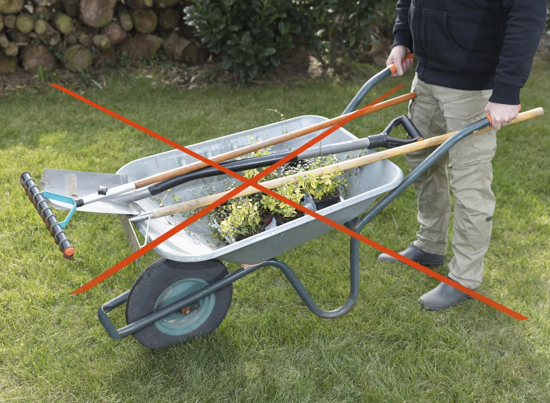 Gartengeräte Schubkarrenhalterung bis max. 50 mm Schubkarrenrandbreite, LxB 190x50 mm, Gewicht 590 g - 1