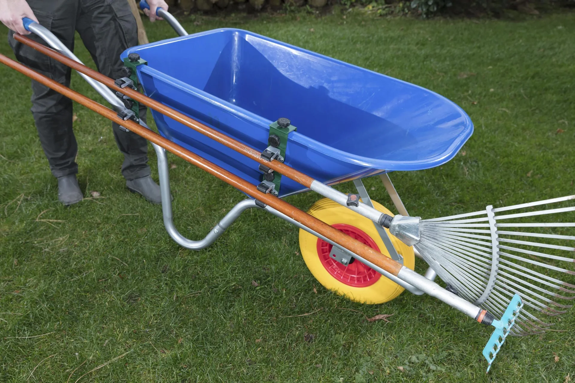 Gartengeräte Schubkarrenhalterung bis max. 50 mm Schubkarrenrandbreite, LxB 190x50 mm, Gewicht 590 g - 3