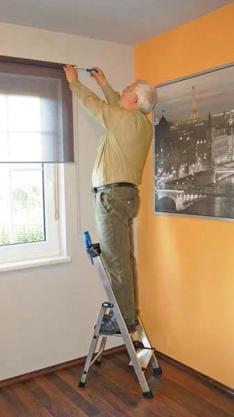 Stufen-Stehleiter Safepro (Alu) mit 2 Stufen und Sicherheitsbügel - 3