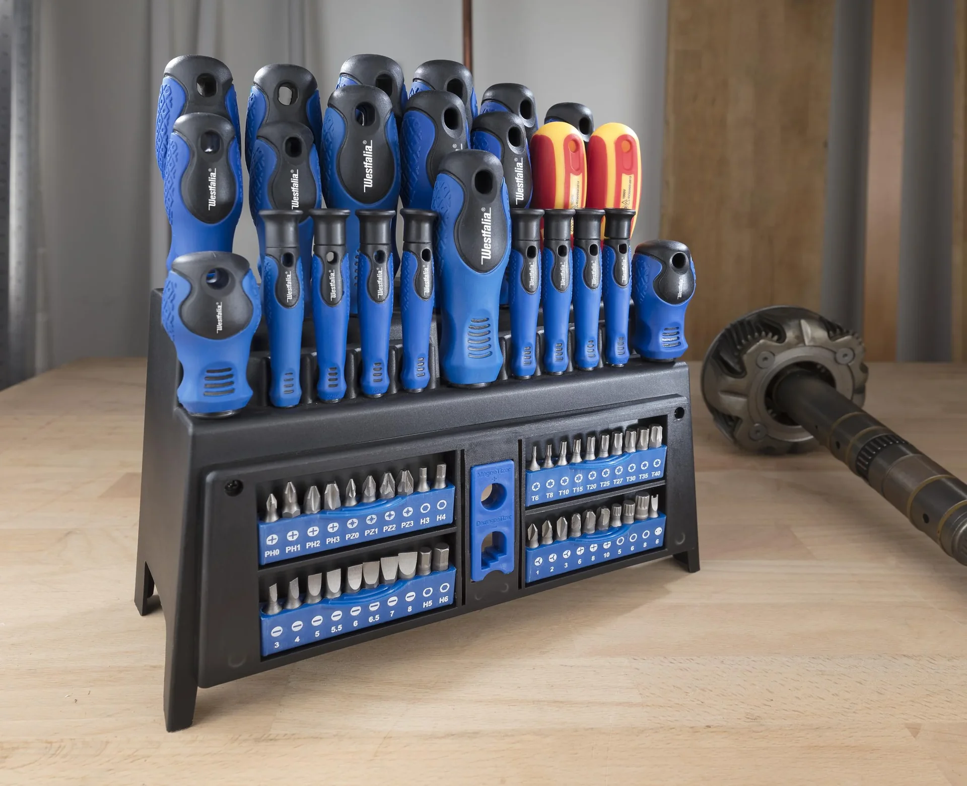 Schraubendreher-und Bit-Satz mit Halterung 65-teilig mit 2 VDE Schraubendrehern - 0