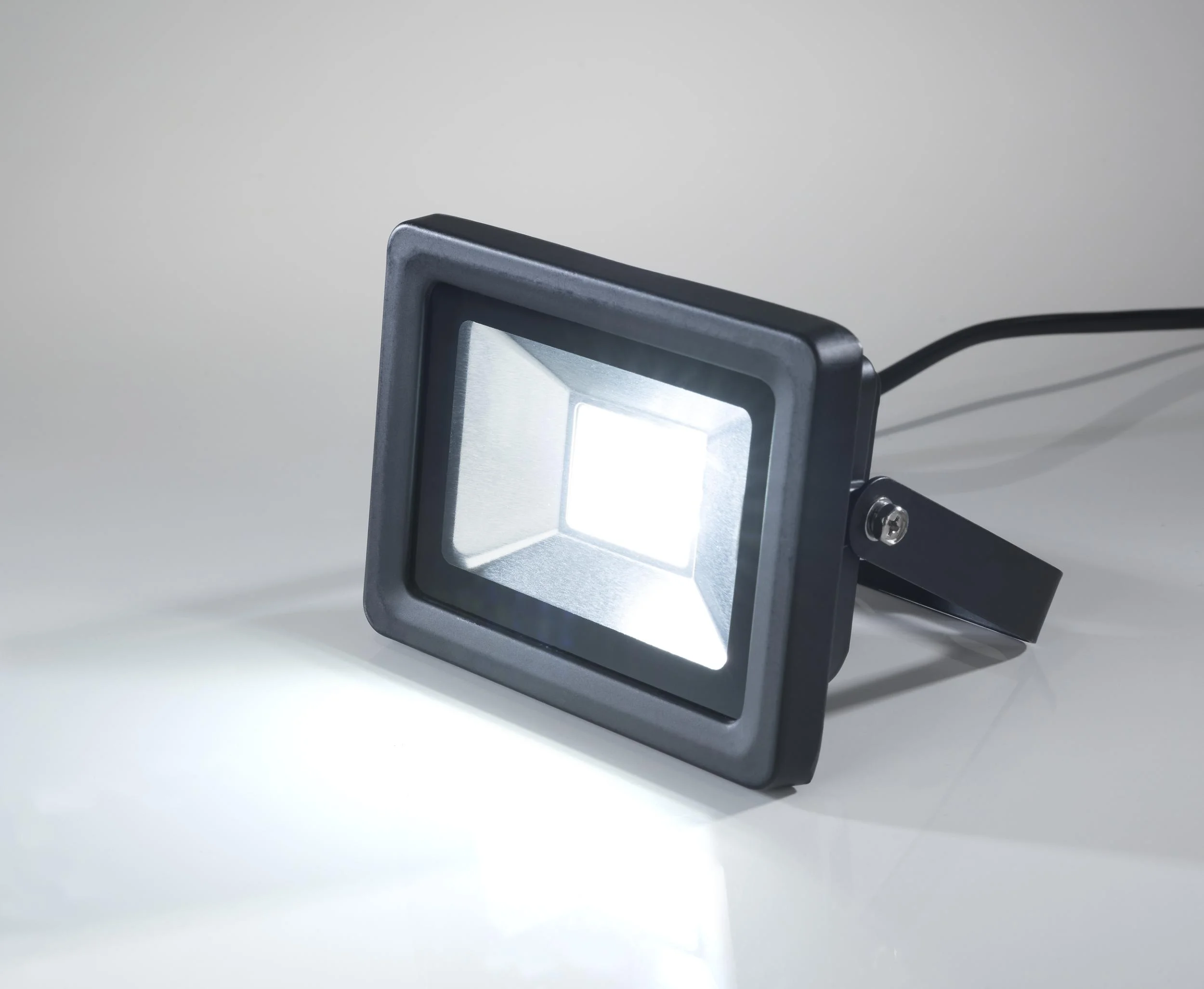 LED Fluter mit Bewegungsmelder, 50 Watt, 4000 Lumen, IP44 - 3
